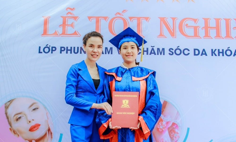 Hoc vien thi tot nghiep lehoai academy 1