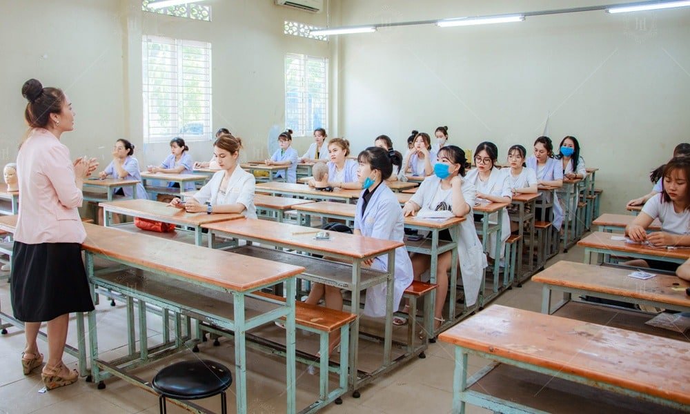 Hoc vien thi tot nghiep lehoai academy 2 1