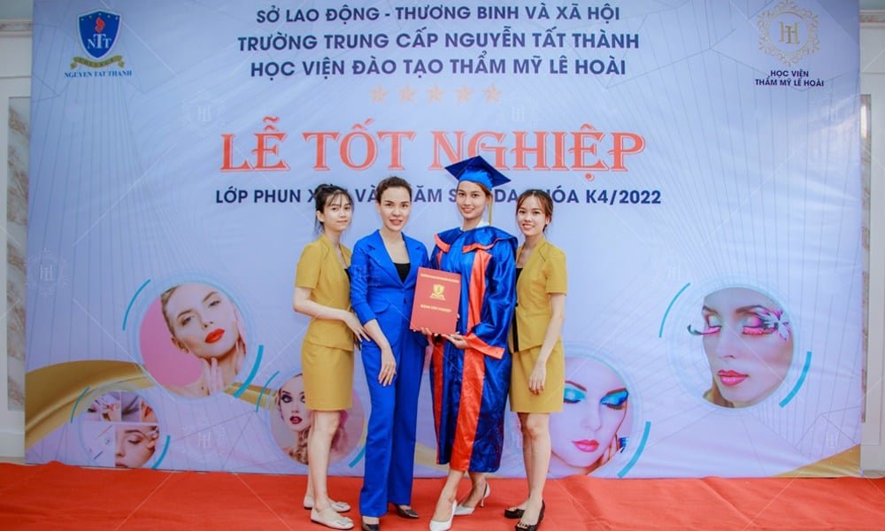 Hoc vien thi tot nghiep lehoai academy 3