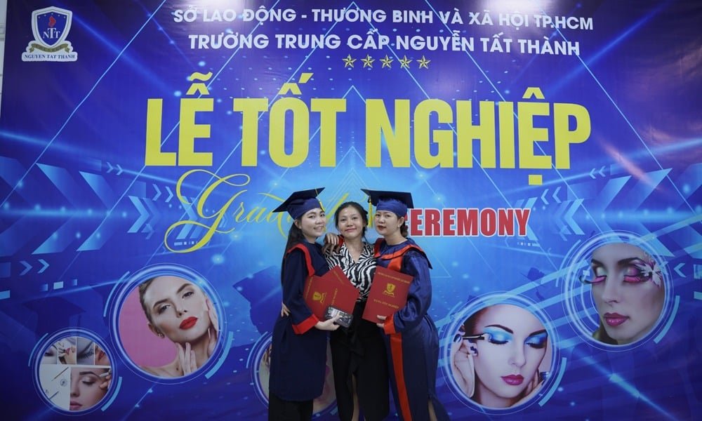 Hoc vien thi tot nghiep lehoai academy 5 2