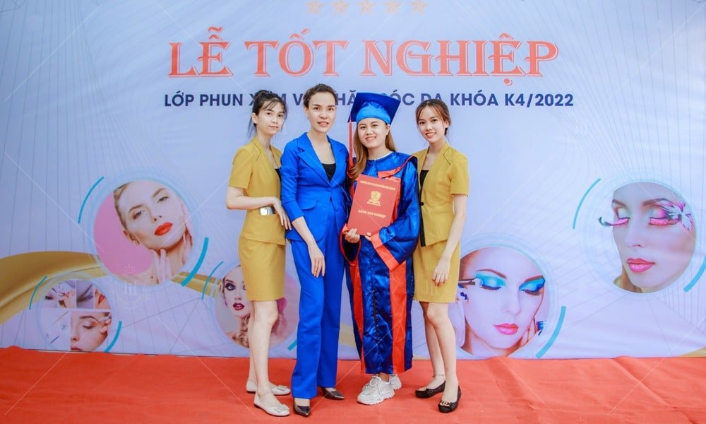 Hoc vien thi tot nghiep lehoai academy 6