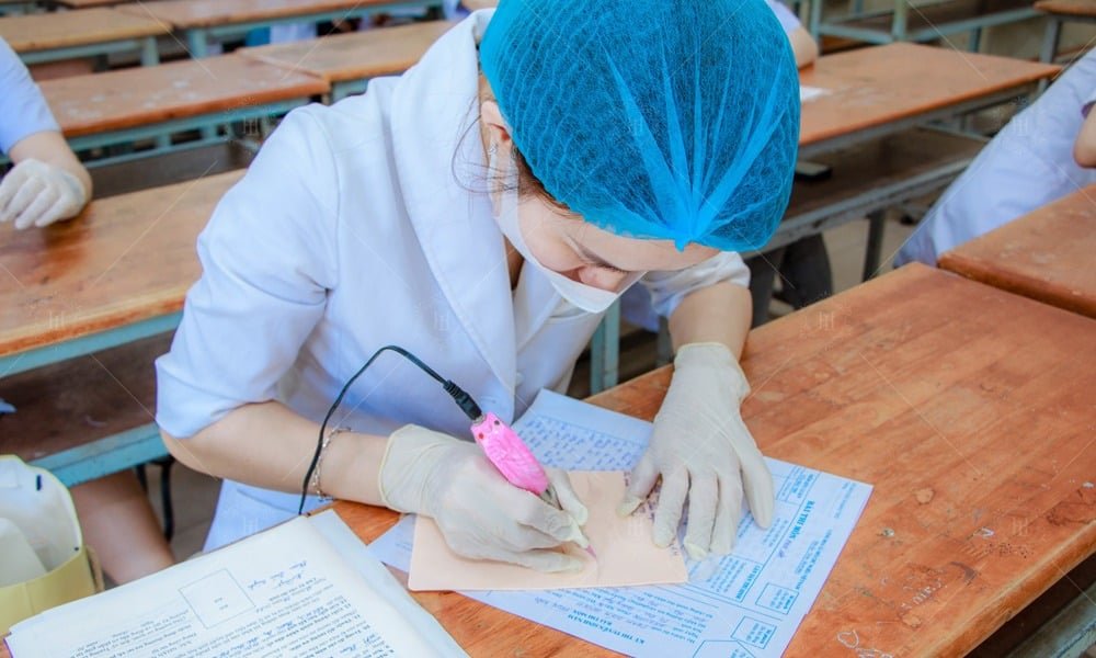 Hoc vien thi tot nghiep lehoai academy 8