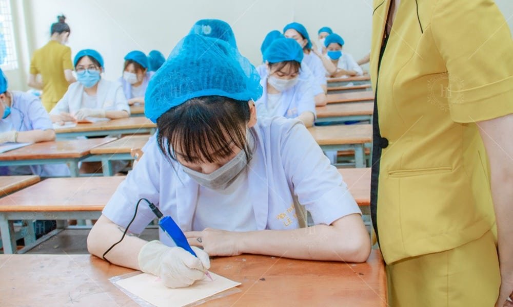 Hoc vien thi tot nghiep lehoai academy 9